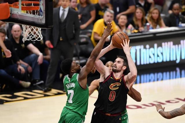 曼城17轮英超只拿到27分 创造15年最差成绩